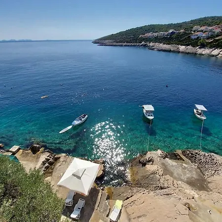 Vedran Seafront Zavalatica