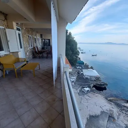Vedran Seafront * Zavalatica
