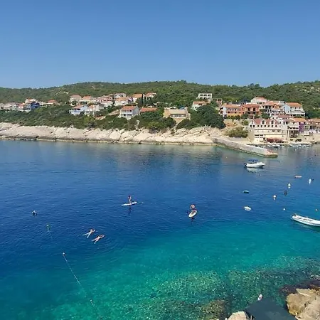 Vedran Seafront Apartment Zavalatica