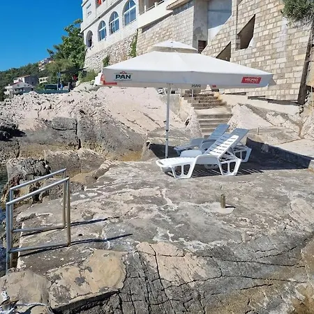 Vedran Seafront * Zavalatica