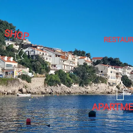 Vedran Seafront 公寓