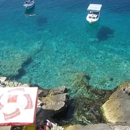公寓 Vedran Seafront *