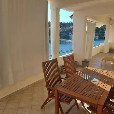 Apartment Vedran Seafront